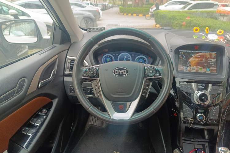 Used BYD Qin New Energy 2015 1.5T Dual-Crown Flagship Plus Edition Steering Wheel