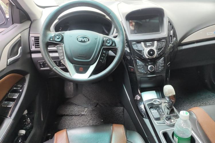 Used BYD Qin New Energy 2015 1.5T Dual-Crown Flagship Plus Edition Steering Wheel