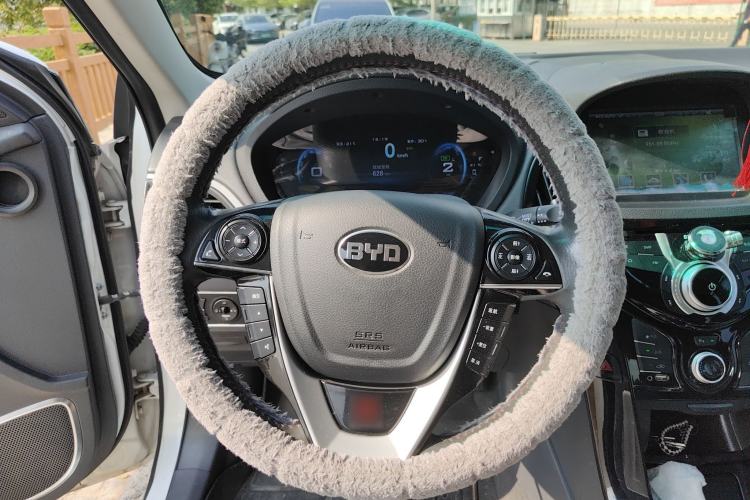 Used BYD Qin New Energy 2015 1.5T Dual-Crown Flagship Edition Steering Wheel