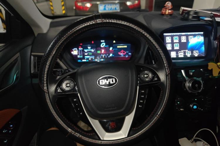 Used BYD Qin New Energy 2015 1.5T Dual-Crown Flagship Plus Edition Steering Wheel