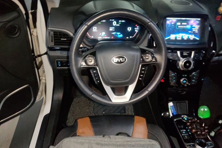 Used BYD Qin New Energy 2015 1.5T Dual-Crown Flagship Plus Edition Steering Wheel