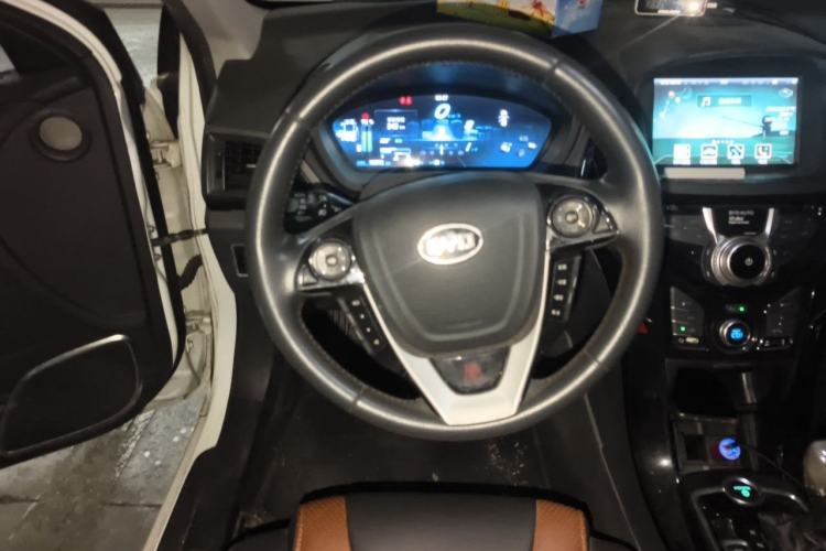 Used BYD Qin New Energy 2015 1.5T Dual-Crown Flagship Edition Steering Wheel