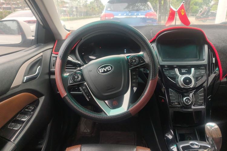 Used BYD Qin New Energy 2015 1.5T Dual-Crown Flagship Edition Steering Wheel