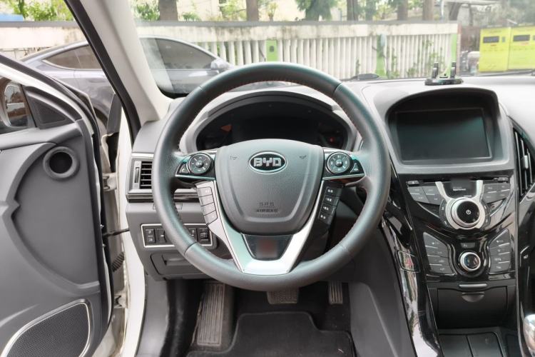 Used BYD Qin New Energy 2015 1.5T Dual-Crown Flagship Plus Edition Steering Wheel