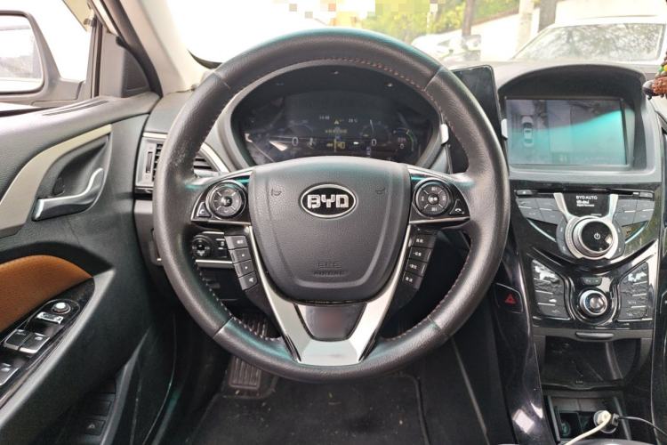 Used BYD Qin New Energy 2015 1.5T Dual-Crown Flagship Plus Edition Steering Wheel
