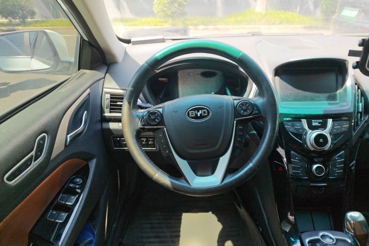 Used BYD Qin New Energy 2015 1.5T Dual-Crown Flagship Plus Edition Steering Wheel