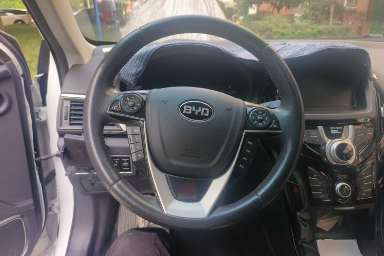 Used BYD Qin New Energy 2015 1.5T Dual-Crown Flagship Plus Edition Steering Wheel