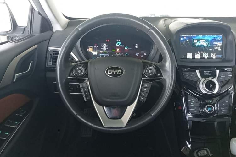 Used BYD Qin New Energy 2015 1.5T Dual-Crown Flagship Plus Edition Steering Wheel