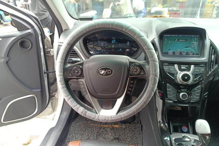 Used BYD Qin New Energy 2015 1.5T Dual-Crown Flagship Plus Edition Steering Wheel