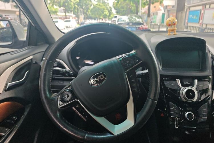 Used BYD Qin New Energy 2015 1.5T Dual-Crown Flagship Edition Steering Wheel