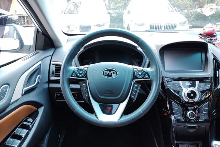 Used BYD Qin New Energy 2015 1.5T Dual-Crown Flagship Plus Edition Steering Wheel