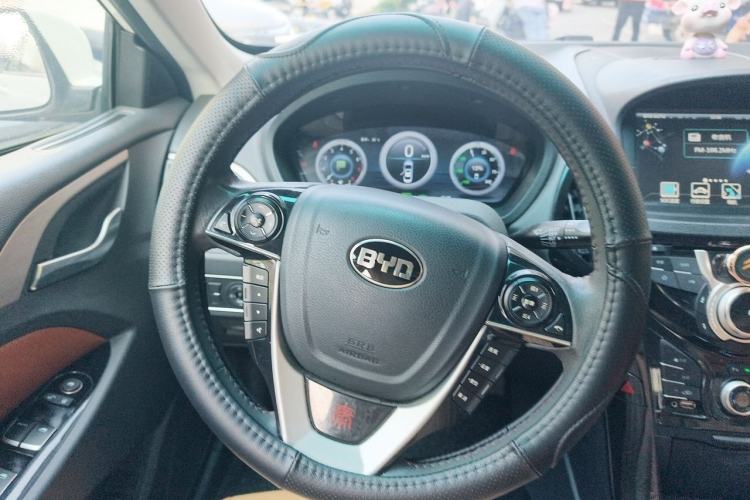 Used BYD Qin New Energy 2015 1.5T Dual-Crown Flagship Edition Steering Wheel