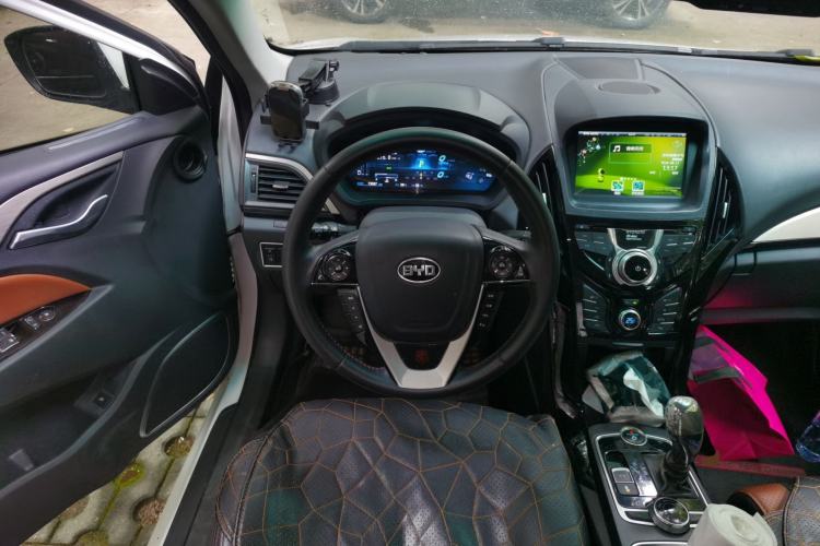 Used BYD Qin New Energy 2015 1.5T Dual-Crown Flagship Edition Steering Wheel