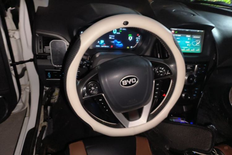 Used BYD Qin New Energy 2015 1.5T Dual-Crown Flagship Edition Steering Wheel