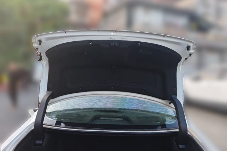 Used BYD Qin New Energy 2015 1.5T Dual-Crown Flagship Plus Edition Trunk