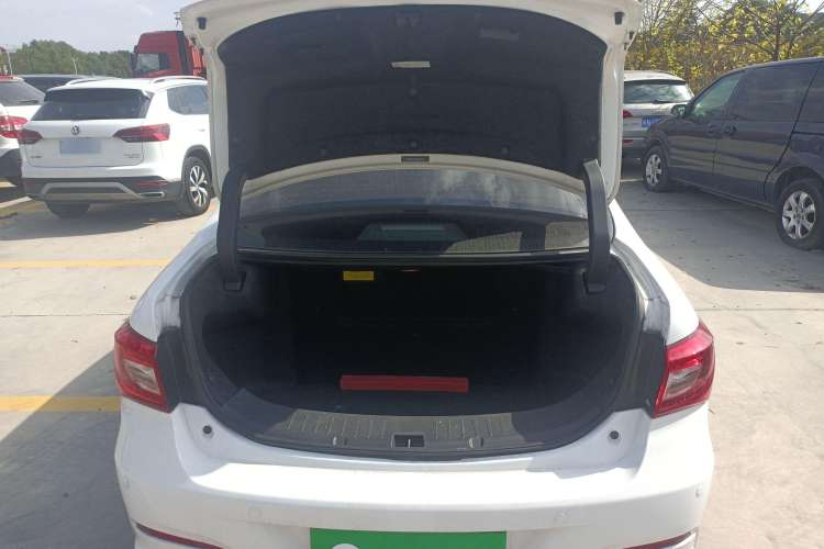 Used BYD Qin New Energy 2015 1.5T Dual-Crown Flagship Plus Edition Trunk