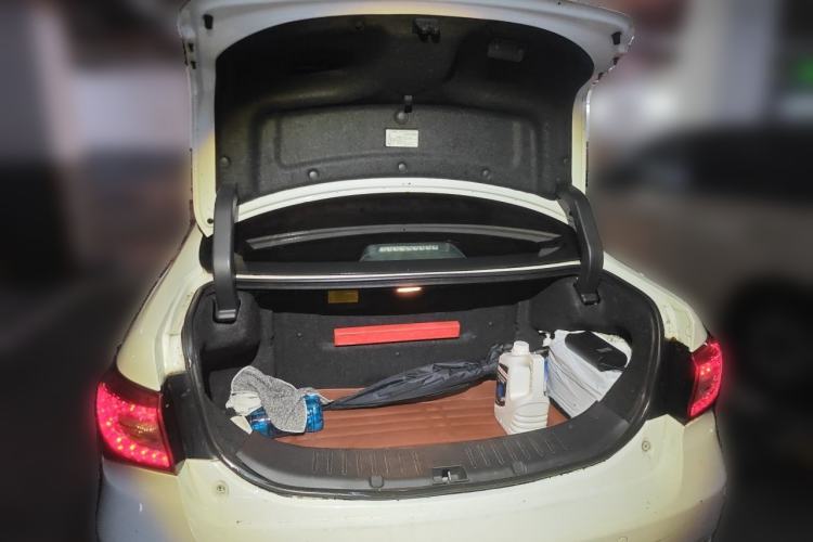 Used BYD Qin New Energy 2015 1.5T Dual-Crown Flagship Plus Edition Trunk