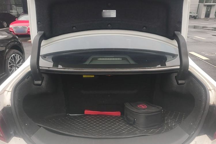 Used BYD Qin New Energy 2015 1.5T Dual-Crown Flagship Plus Edition Trunk