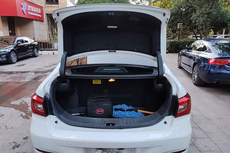 Used BYD Qin New Energy 2015 1.5T Dual-Crown Flagship Plus Edition Trunk