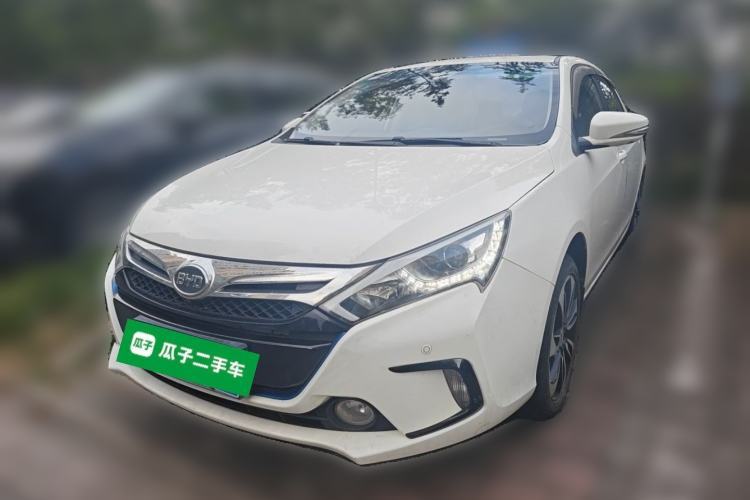 BYD Qin New Energy 2015 1.5T Dual-Crown Flagship Edition de segunda mano Guazi used car, China used car export, Used car for sale, Used cars, Cheapest cars for sale