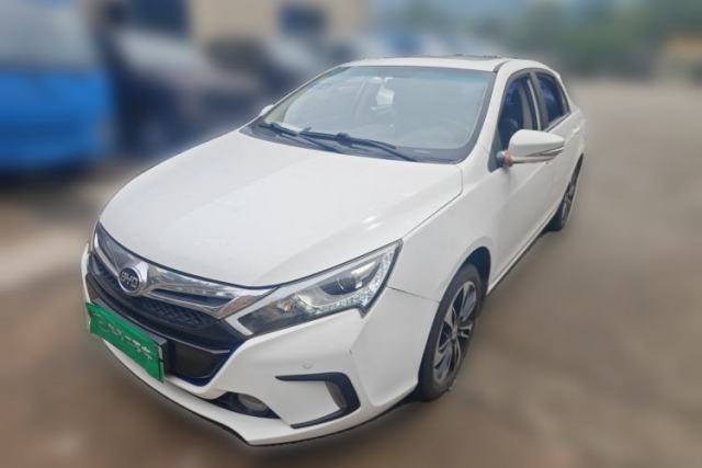 Ojetý BYD Qin New Energy 2015 1.5T Dual-Crown Flagship Plus Edition