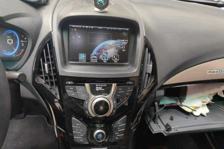 Used BYD Qin New Energy 2015 1.5T Dual-Crown Flagship Plus Edition Audio And AC Panel