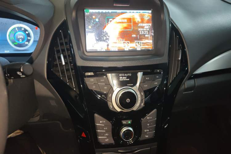 Used BYD Qin New Energy 2015 1.5T Dual-Crown Flagship Plus Edition Audio And AC Panel