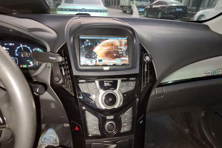 Used BYD Qin New Energy 2015 1.5T Dual-Crown Flagship Plus Edition Audio And AC Panel
