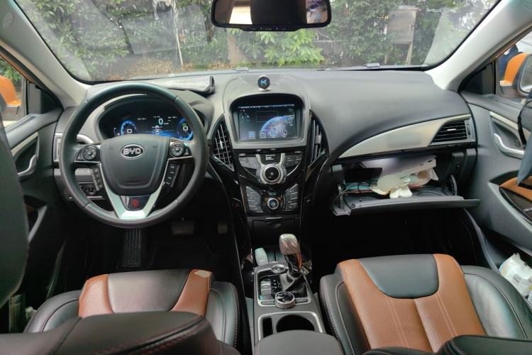 Used BYD Qin New Energy 2015 1.5T Dual-Crown Flagship Plus Edition Center Console