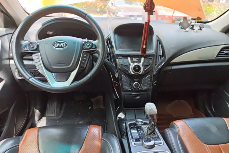 Used BYD Qin New Energy 2015 1.5T Dual-Crown Flagship Plus Edition Center Console