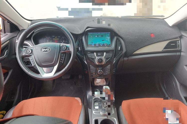 Used BYD Qin New Energy 2015 1.5T Dual-Crown Flagship Plus Edition Center Console
