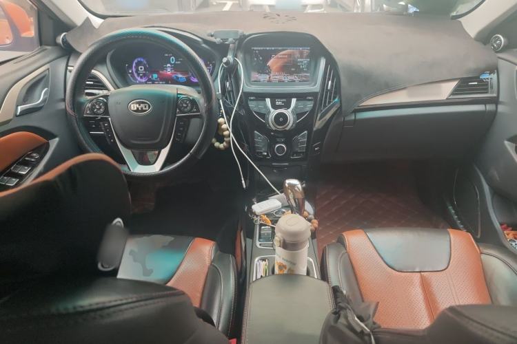 Used BYD Qin New Energy 2015 1.5T Dual-Crown Flagship Plus Edition Center Console