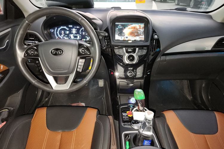 Used BYD Qin New Energy 2015 1.5T Dual-Crown Flagship Plus Edition Center Console