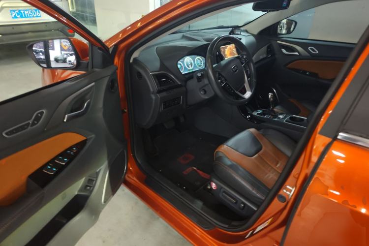 Used BYD Qin New Energy 2015 1.5T Dual-Crown Flagship Plus Edition Driver Seat