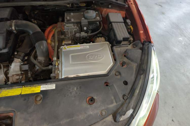 Used BYD Qin New Energy 2015 1.5T Dual-Crown Flagship Plus Edition Engine Bay Left