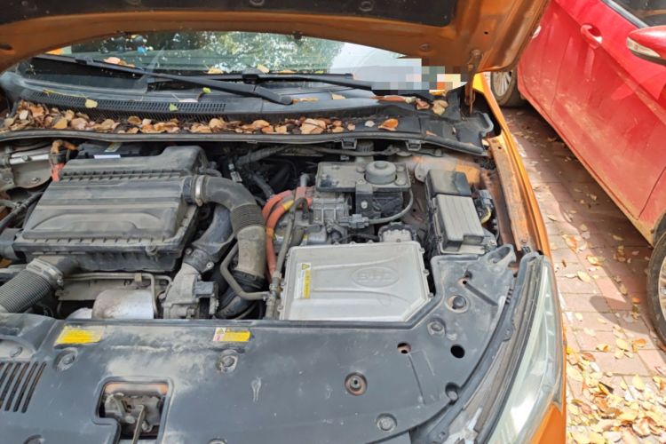 Used BYD Qin New Energy 2015 1.5T Dual-Crown Flagship Plus Edition Engine Bay Left
