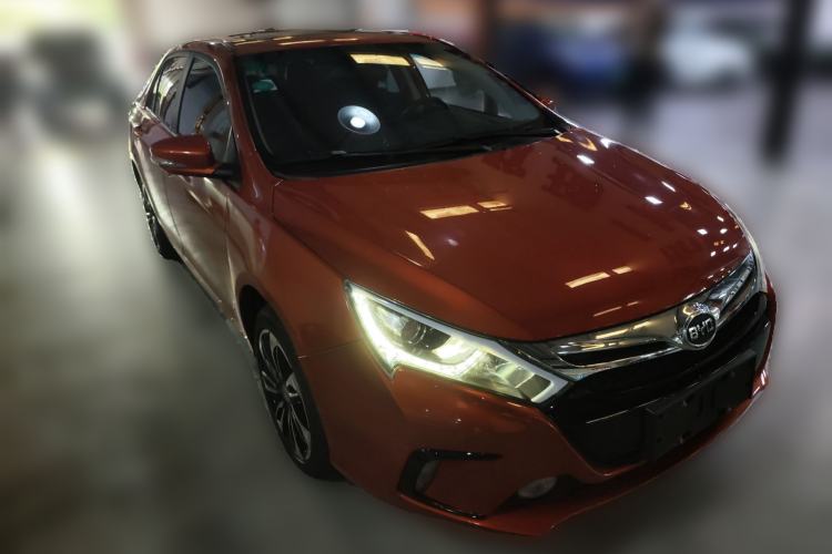 Used BYD Qin New Energy 2015 1.5T Dual-Crown Flagship Plus Edition Front Right 45 Deg