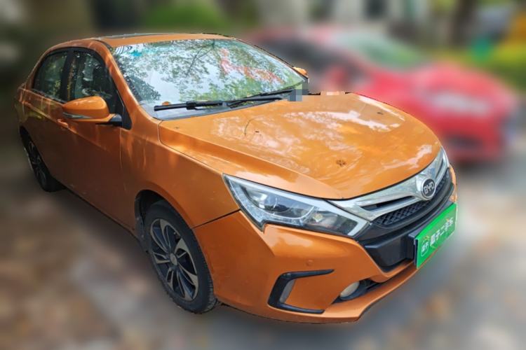 Used BYD Qin New Energy 2015 1.5T Dual-Crown Flagship Plus Edition Front Right 45 Deg