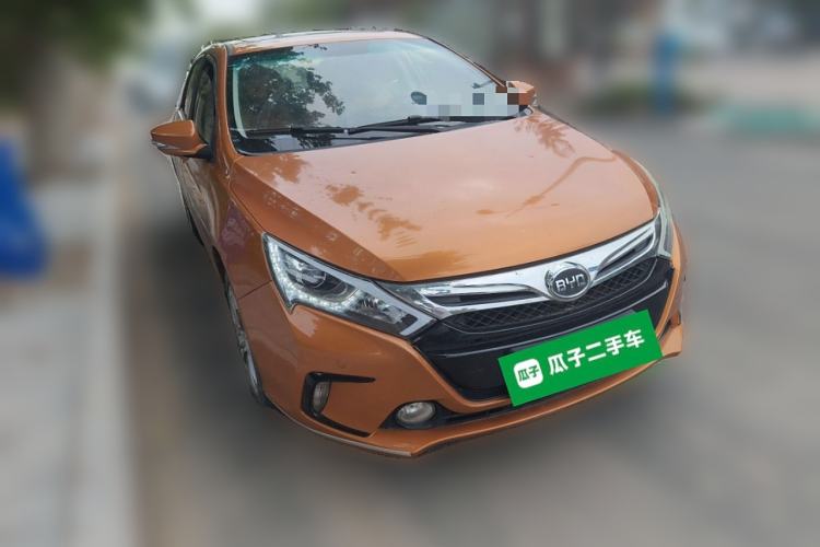 Used BYD Qin New Energy 2015 1.5T Dual-Crown Flagship Plus Edition Front Right 45 Deg