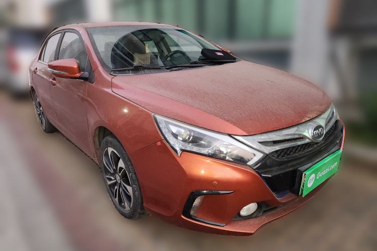 Used BYD Qin New Energy 2015 1.5T Dual-Crown Flagship Plus Edition Front Right 45 Deg