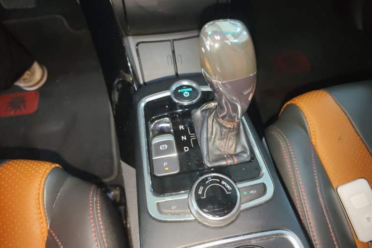 Used BYD Qin New Energy 2015 1.5T Dual-Crown Flagship Plus Edition Gear Lever