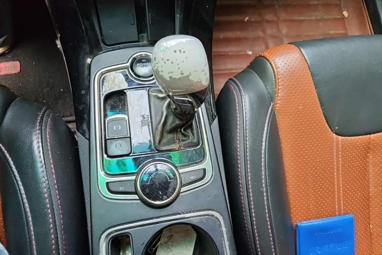 Used BYD Qin New Energy 2015 1.5T Dual-Crown Flagship Plus Edition Gear Lever