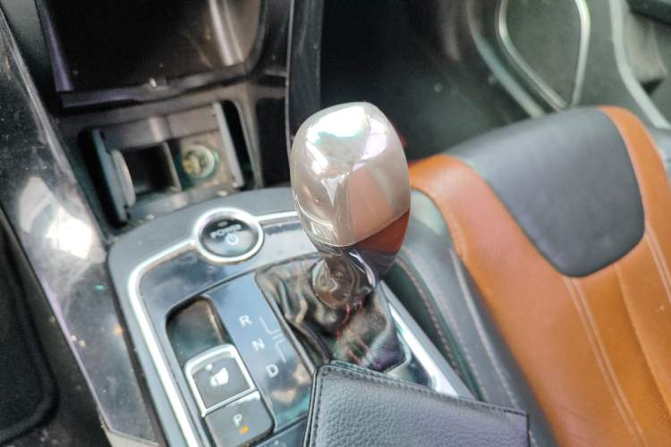 Used BYD Qin New Energy 2015 1.5T Dual-Crown Flagship Plus Edition Gear Lever