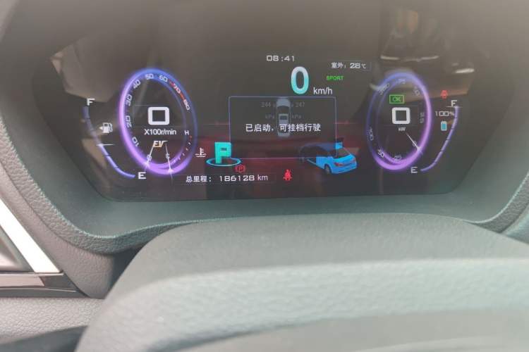 Used BYD Qin New Energy 2015 1.5T Dual-Crown Flagship Plus Edition Odometer Close Up