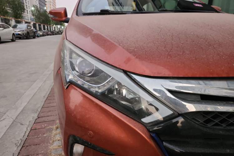 Used BYD Qin New Energy 2015 1.5T Dual-Crown Flagship Plus Edition Right Front Headlight