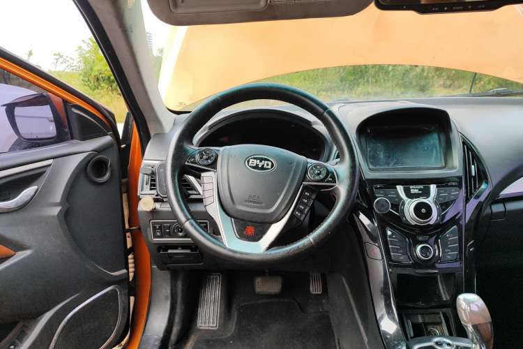 Used BYD Qin New Energy 2015 1.5T Dual-Crown Flagship Plus Edition Steering Wheel