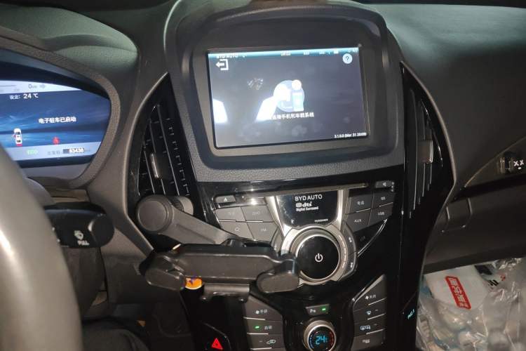 Used BYD Qin New Energy 2016 Qin EV300 Flagship Model Audio And AC Panel
