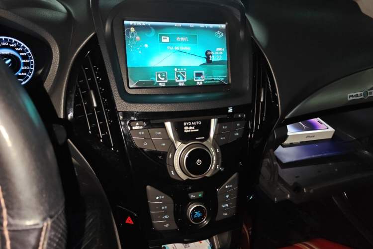 Used BYD Qin New Energy 2016 Qin EV300 Prestige Model Audio And AC Panel