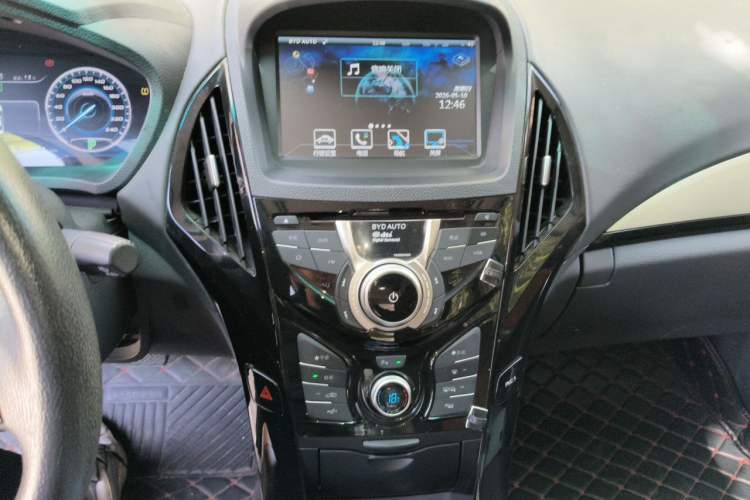 Used BYD Qin New Energy 2016 Qin EV300 Prestige Model Audio And AC Panel