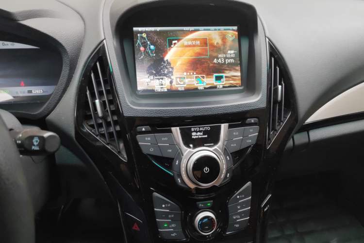 Used BYD Qin New Energy 2016 Qin EV300 Prestige Model Audio And AC Panel